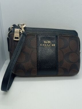 COACH SIGNATURE WRISTLET